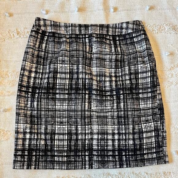 Ann Taylor LOFT black and white plaid mini skirt size 4 - Picture 8 of 8